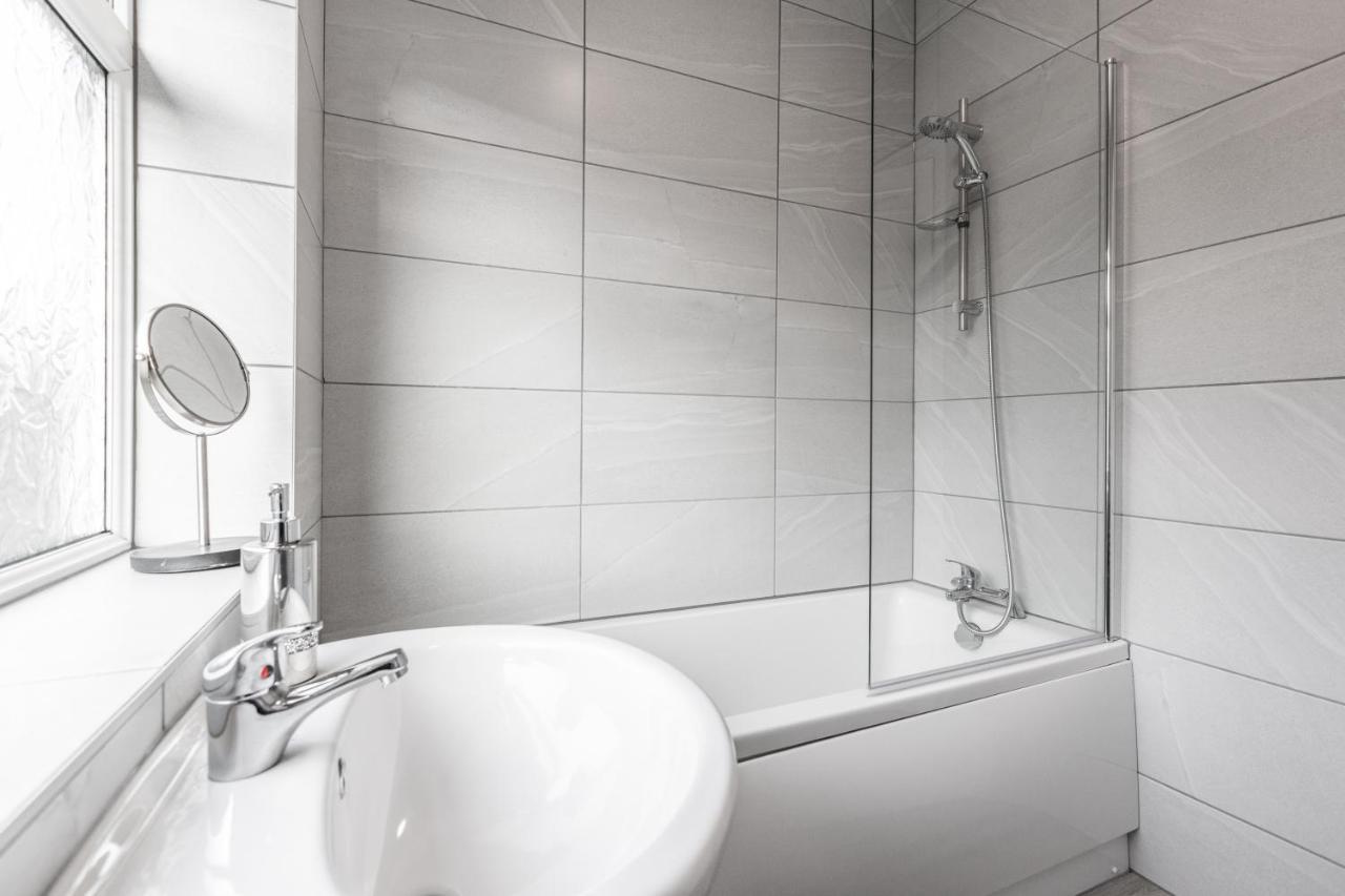Villa Connaught House - Wi-Fi, Parking, Contractors Preston  Esterno foto